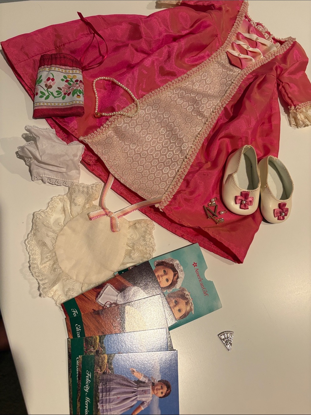 American Girl 4 Elizabeth & Felicity Dress Necklace  Pinner Cap Bag Hankie Coin
